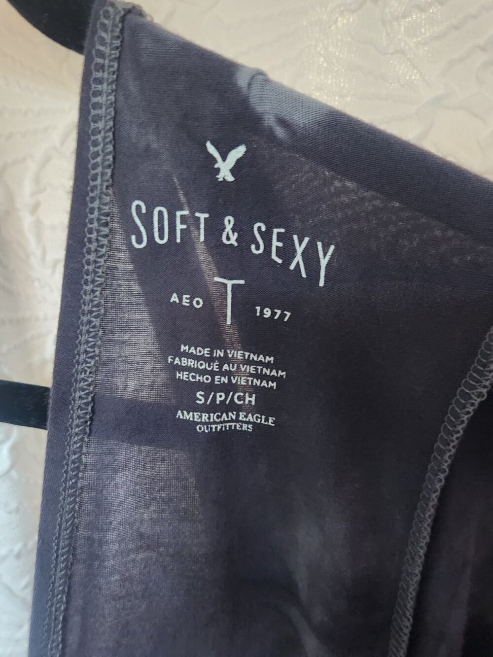 American Eagle: Soft & Sexy, V-neck shirt – Size: Small – Gray (crystal wash pat